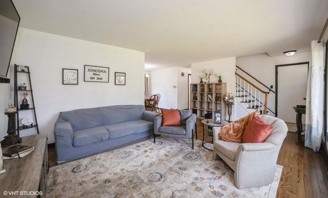 2 Meadow Lane, Merrillville, IN 46410