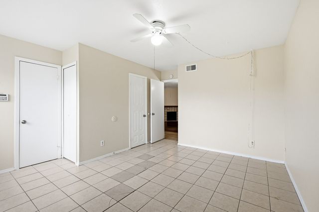 3048 Navarro Lane, Grand Prairie, TX 75052