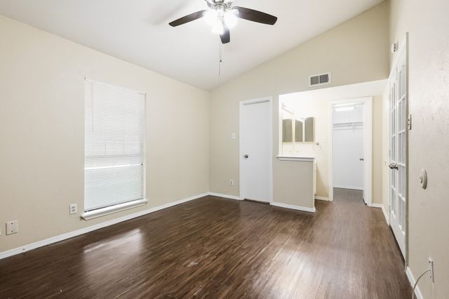 3048 Navarro Lane, Grand Prairie, TX 75052