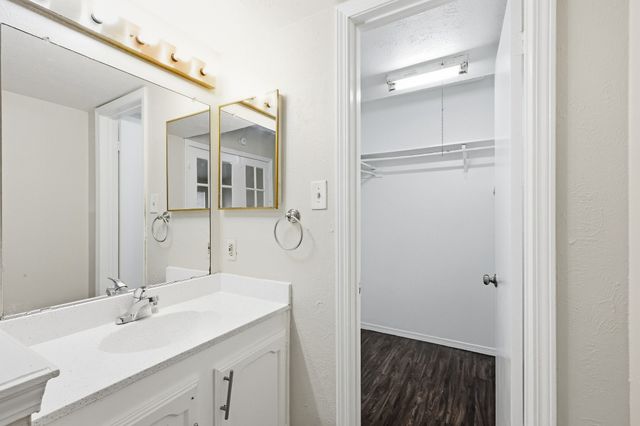 3048 Navarro Lane, Grand Prairie, TX 75052