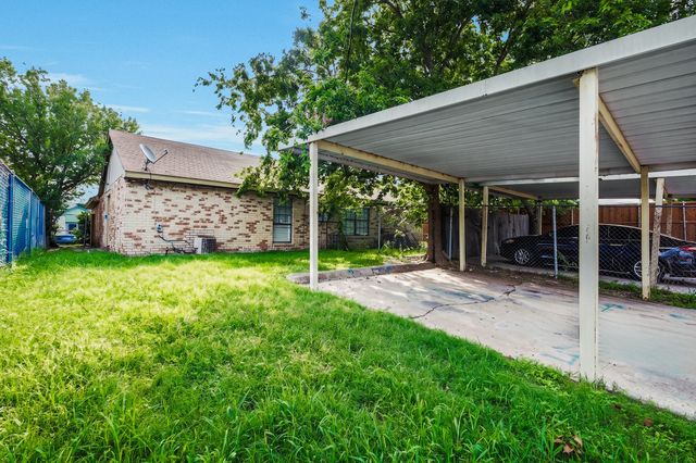 3048 Navarro Lane, Grand Prairie, TX 75052