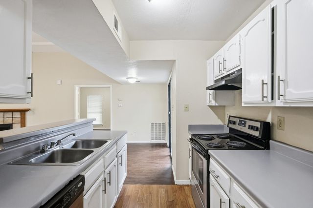 3048 Navarro Lane, Grand Prairie, TX 75052