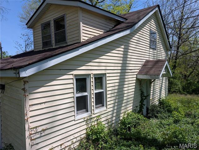 212 Woodcrest Drive, Belleville, IL 62223