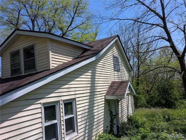 212 Woodcrest Drive, Belleville, IL 62223