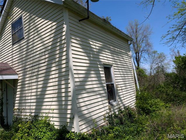 212 Woodcrest Drive, Belleville, IL 62223