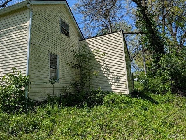 212 Woodcrest Drive, Belleville, IL 62223