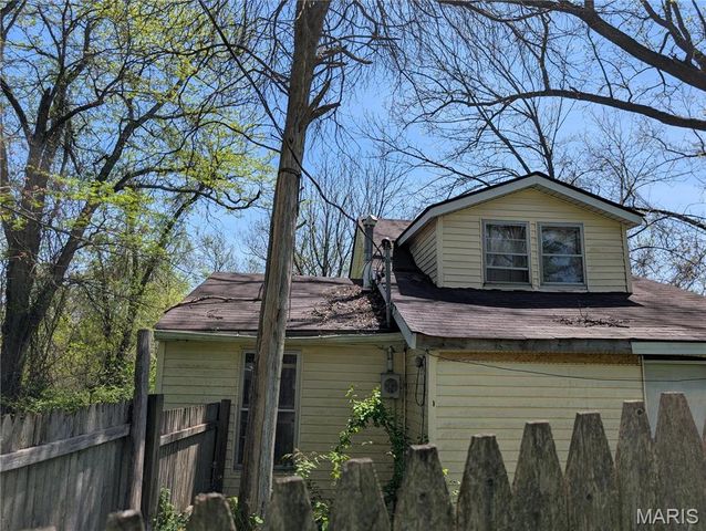 212 Woodcrest Drive, Belleville, IL 62223