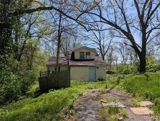 212 Woodcrest Drive, Belleville, IL 62223