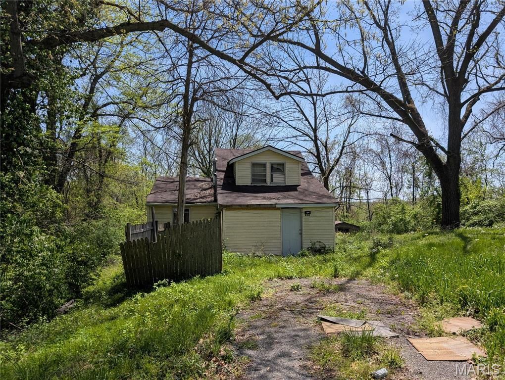 212 Woodcrest Drive, Belleville, IL 62223