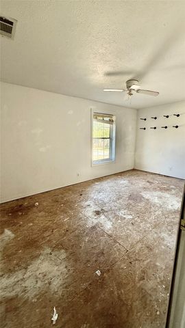 113 Adolphus Avenue, Lake Dallas, TX 75065