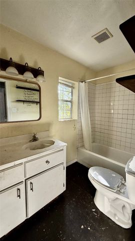 113 Adolphus Avenue, Lake Dallas, TX 75065