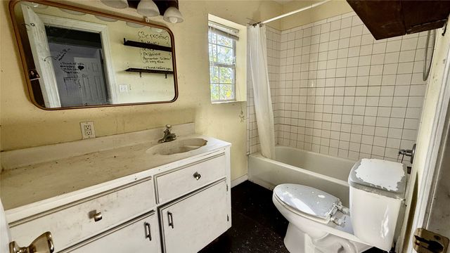 113 Adolphus Avenue, Lake Dallas, TX 75065