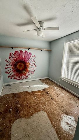 113 Adolphus Avenue, Lake Dallas, TX 75065