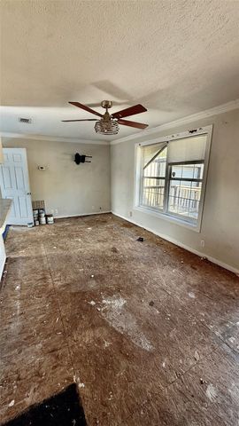 113 Adolphus Avenue, Lake Dallas, TX 75065