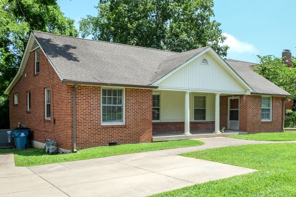 1134 Woodvale Dr, Nashville, TN 37204