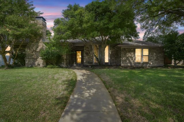 9947 Chimney Hill Lane, Dallas, TX 75243