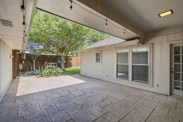 9947 Chimney Hill Lane, Dallas, TX 75243