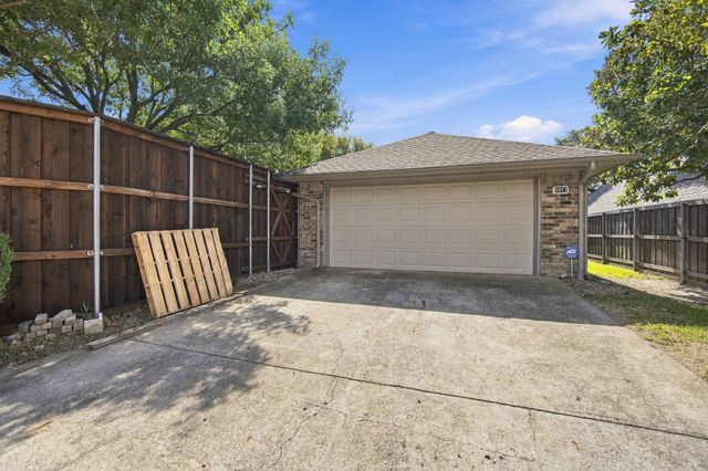 9947 Chimney Hill Lane, Dallas, TX 75243