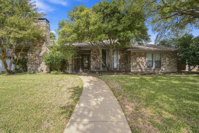 9947 Chimney Hill Lane, Dallas, TX 75243