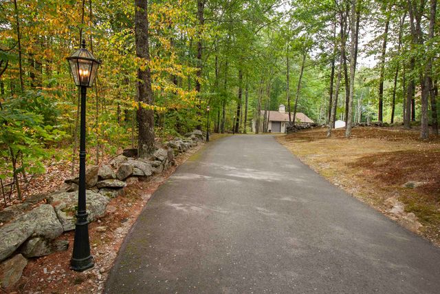 96 Pond View Drive, Auburn, NH 03032