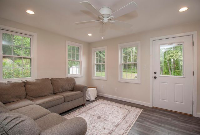 96 Pond View Drive, Auburn, NH 03032