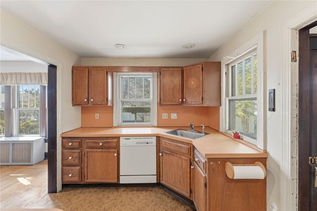 27 Essex Street, Cranston, RI 02910