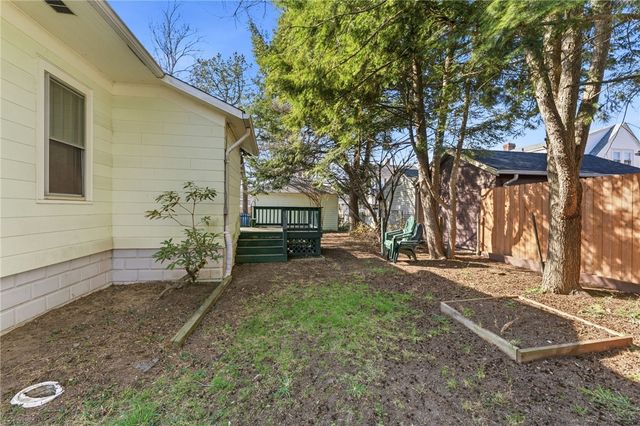 27 Essex Street, Cranston, RI 02910