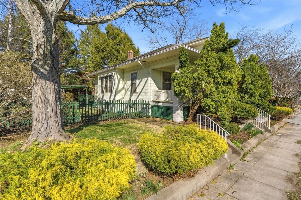 27 Essex Street, Cranston, RI 02910