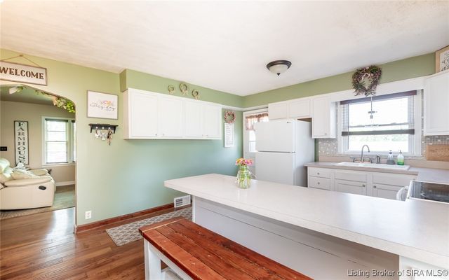 779 N Washington Street, Scottsburg, IN 47170