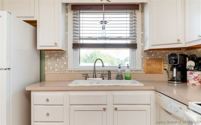 779 N Washington Street, Scottsburg, IN 47170