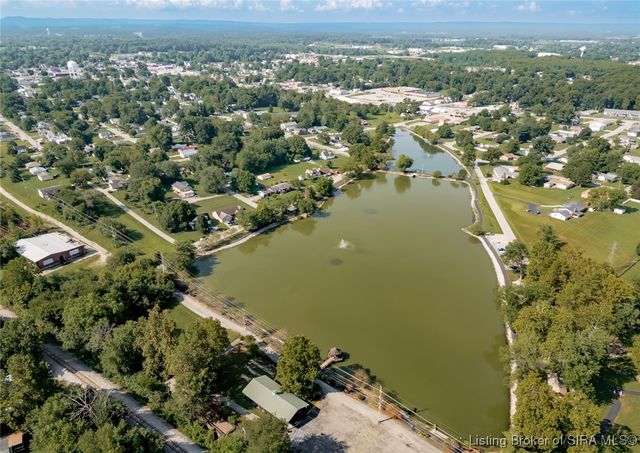 779 N Washington Street, Scottsburg, IN 47170