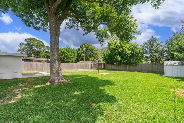 525 20th Avenue N, Texas City, TX 77590