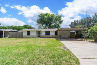 525 20th Avenue N, Texas City, TX 77590