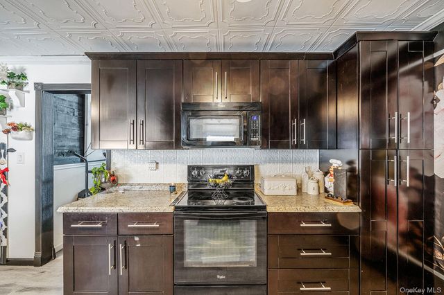 14 Ormand Avenue, Medford, NY 11763