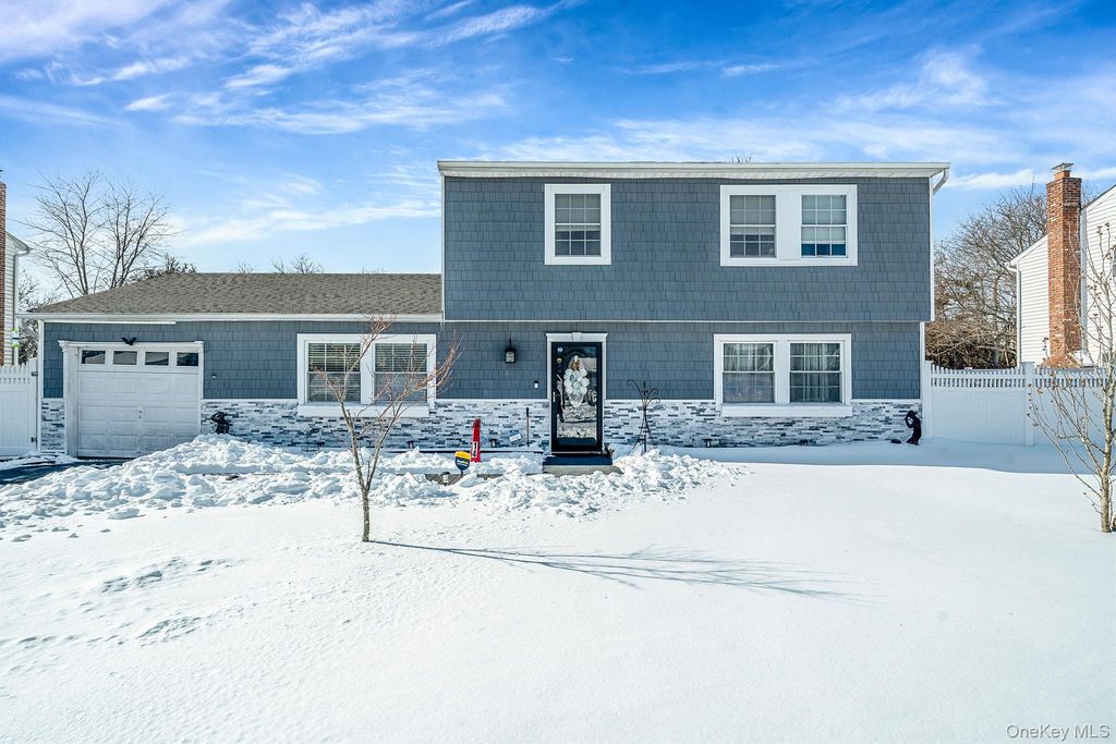 14 Ormand Avenue, Medford, NY 11763