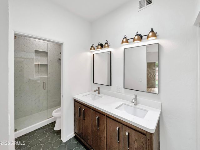 334 W LODGE Drive, Tempe, AZ 85283