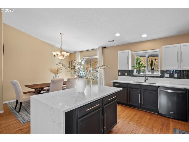 3238 Nw PACIFIC RIM Dr, Camas, WA 98607