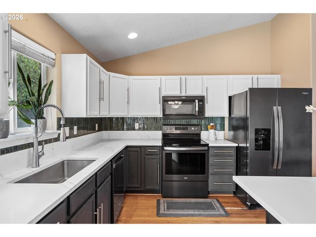 3238 Nw PACIFIC RIM Dr, Camas, WA 98607