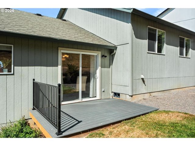3238 Nw PACIFIC RIM Dr, Camas, WA 98607