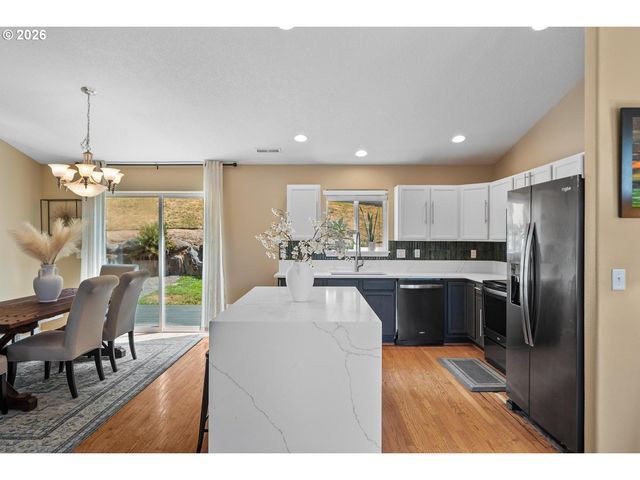 3238 Nw PACIFIC RIM Dr, Camas, WA 98607