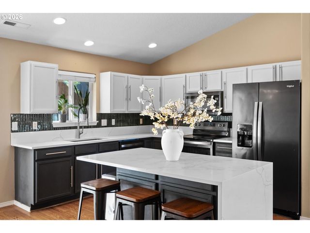 3238 Nw PACIFIC RIM Dr, Camas, WA 98607