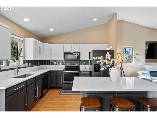 3238 Nw PACIFIC RIM Dr, Camas, WA 98607