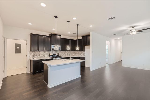 125 Watkinville RD, Hutto, TX 78634