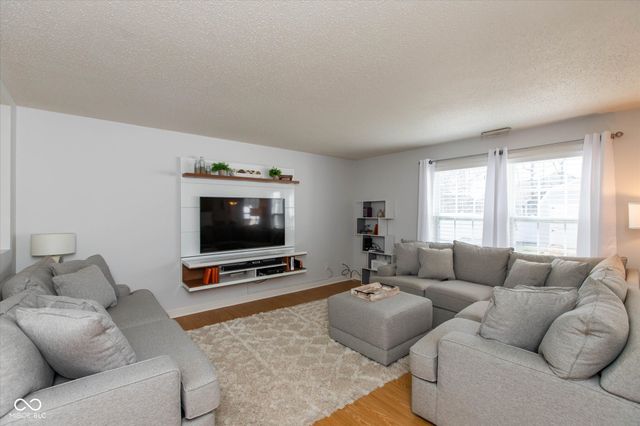 782 Runnymede Court, Greenfield, IN 46140