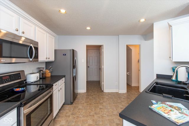 782 Runnymede Court, Greenfield, IN 46140