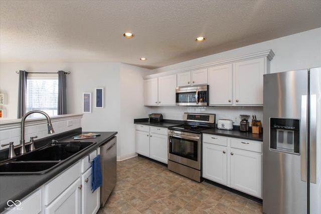 782 Runnymede Court, Greenfield, IN 46140