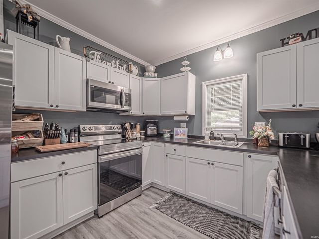 1005 E Porter Street, Winslow, IN 47598