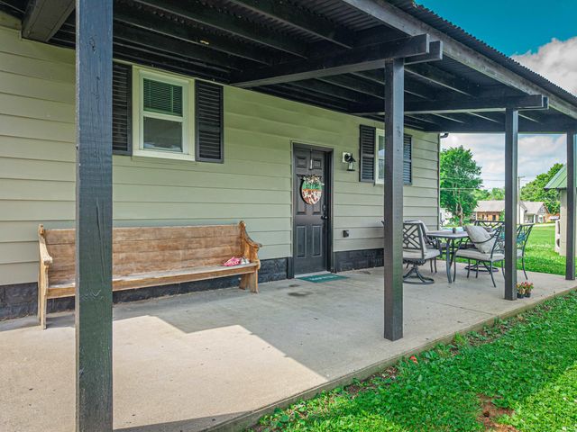 1005 E Porter Street, Winslow, IN 47598