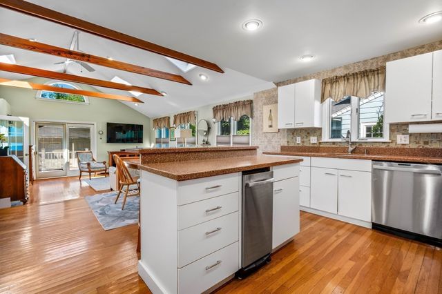 763 Webster St, Needham, MA 02492