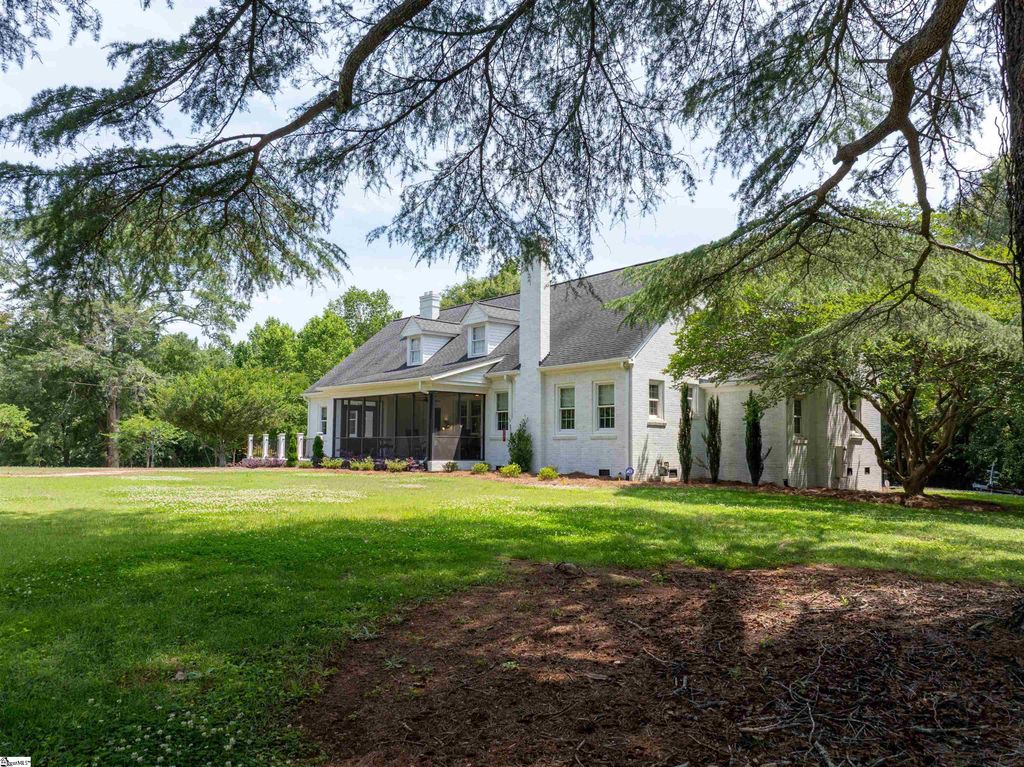 318 Gassaway Street, Central, SC 29630